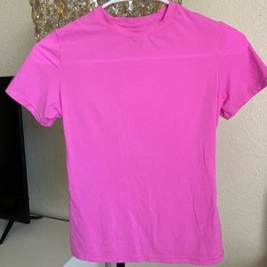 Skims hot pink tee. New no tags. Never worn. Size Small.